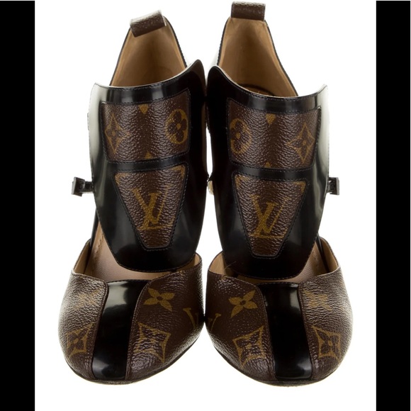 🎉🎉HOST PICK ♥️🎉❤️❤️ Louis Vuitton Leather D'Orsay Pumps
Black❤️❤️ - Picture 3 of 5